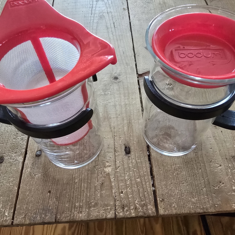Two 8 oz. New Bodum Chambord Tea Cups, Infuser and Lid - Picture 4 of 4